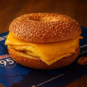 Egg & Cheese Bagel Sandviç