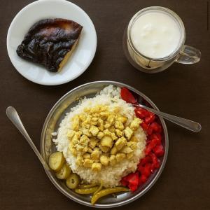 Mangal soslu tavuklu pilav+Ayran+Süt helvası 