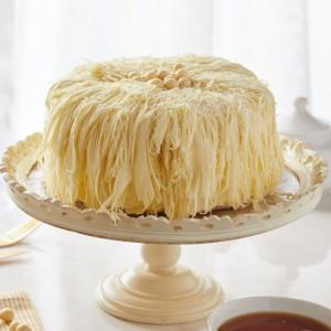 Beyaz Saçaklı Pasta (8 Kişilik )