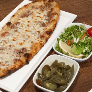 Kuşbaşılı Kaşarlı Cantık Pide