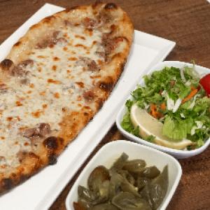 Kuşbaşılı Kaşarlı Pide