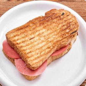 Salamlı kaşarlı tost 