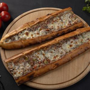 Kuşbaşılı kaşarlı pide 